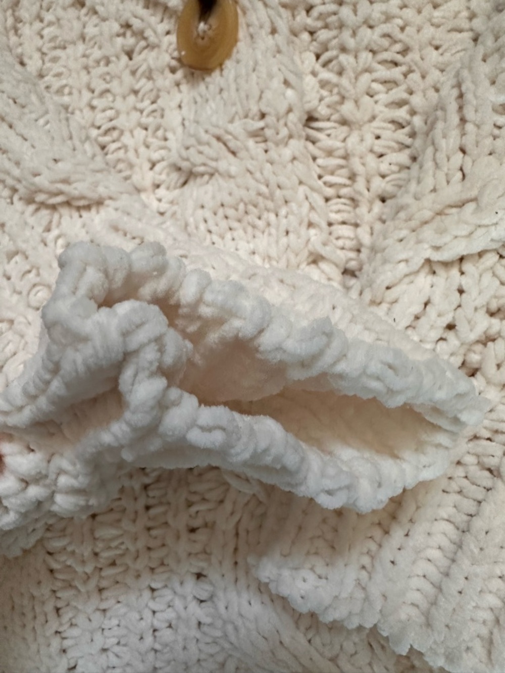 Aakaa Cream Knit Cardigan Sweater cable pattern on front SUPER SOFT M like new - Picture 9 of 17
